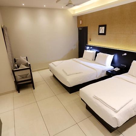 Lnb Residency Hotel Tirupati Bagian luar foto