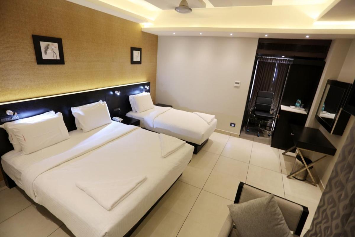 Lnb Residency Hotel Tirupati Bagian luar foto