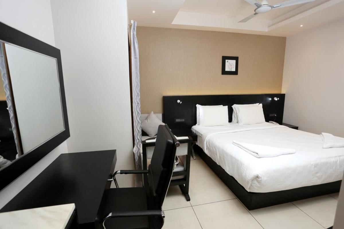 Lnb Residency Hotel Tirupati Bagian luar foto