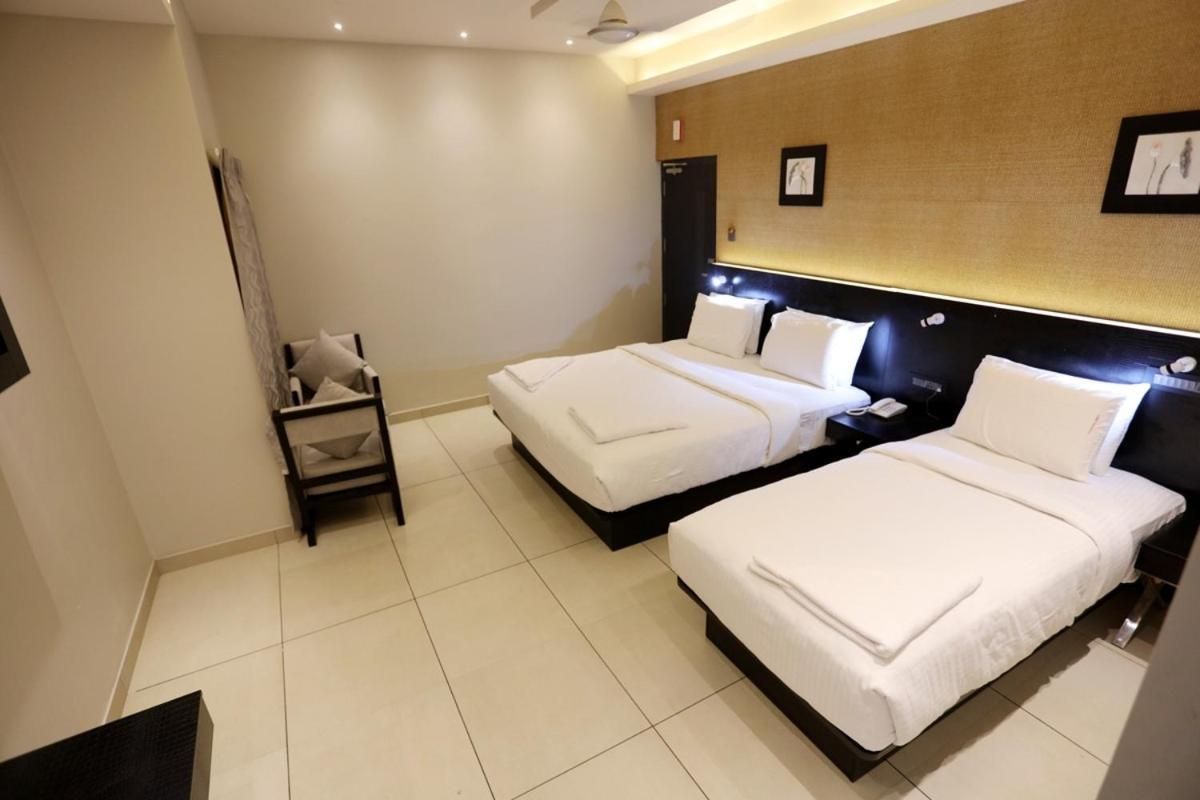 Lnb Residency Hotel Tirupati Bagian luar foto