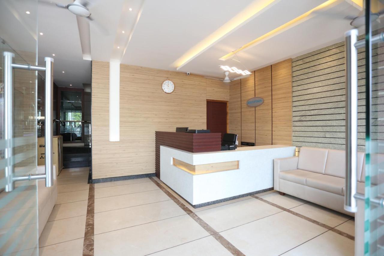 Lnb Residency Hotel Tirupati Bagian luar foto