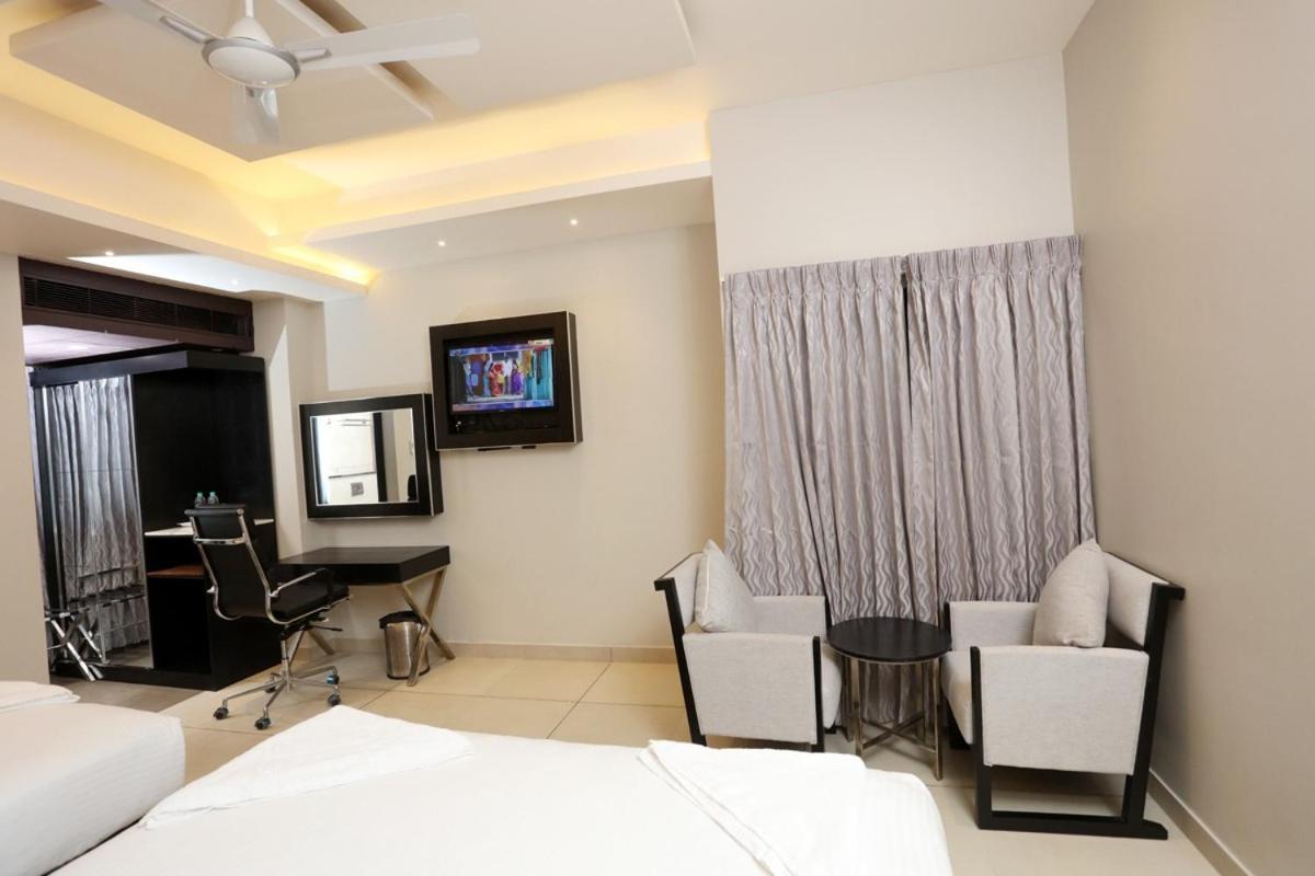 Lnb Residency Hotel Tirupati Bagian luar foto