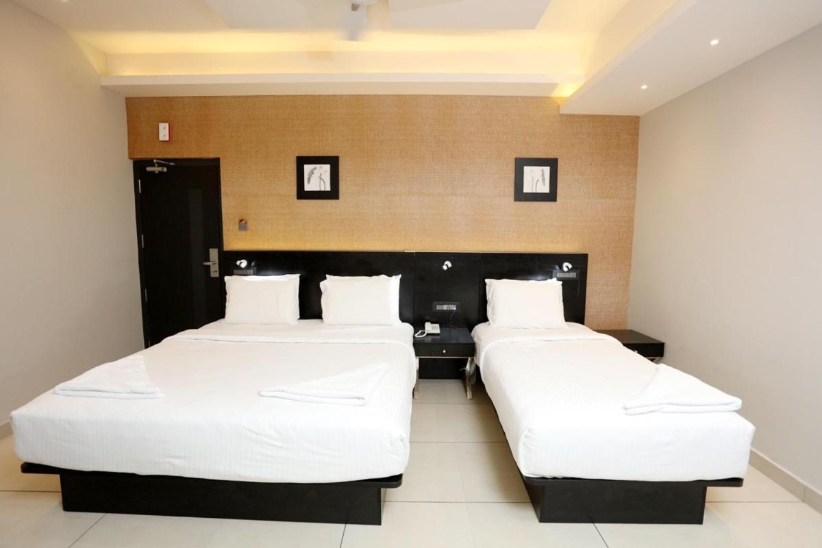 Lnb Residency Hotel Tirupati Bagian luar foto